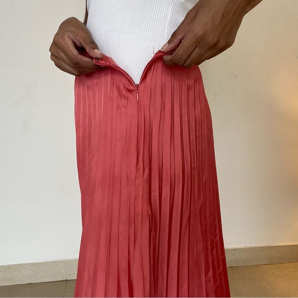 Forever 21 silk peach pink pleated midi skirt, a line. - Picture 4 of 7